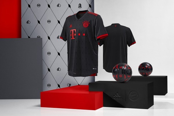 FC Bayern München Fotbalový Dres 2022-23 Alphonso Davies 19 Alternativní